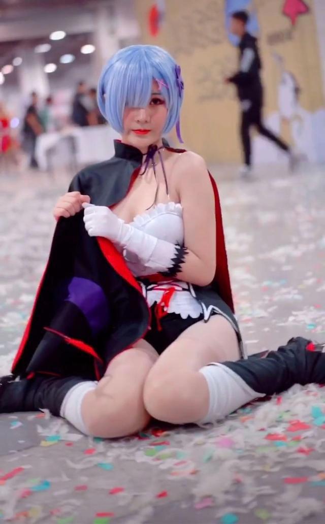 二次元cosplay壁纸，非女装大佬，漫展最吸引的展台