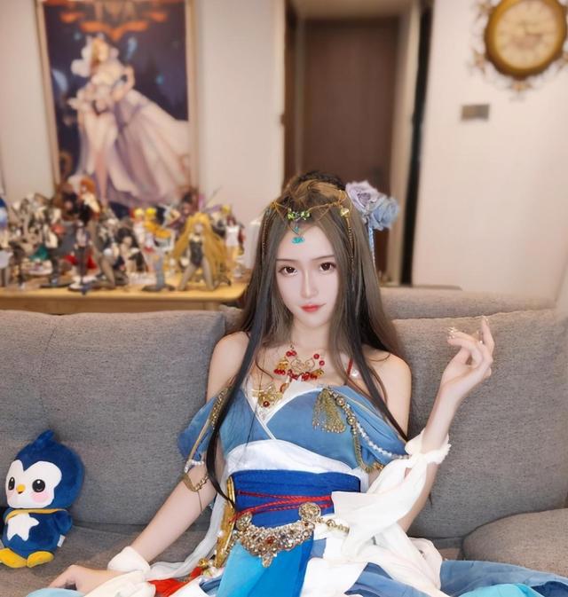 腐团儿直播间cos黑暗护士,10分钟被警告两次?观众表示过于养眼