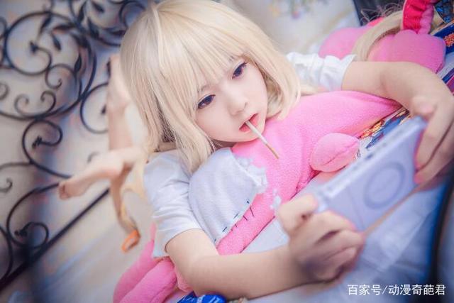 16岁少女穿JK装在广州漫展上拍私房照，二次元圈再次躺枪风评被害