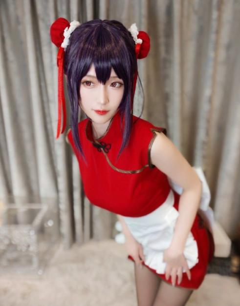 腐团儿圣诞双重福利，战术后退加飞吻比心，还有黑色学姐COS写真