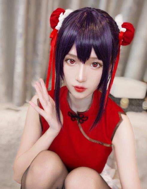 腐团儿圣诞双重福利，战术后退加飞吻比心，还有黑色学姐COS写真