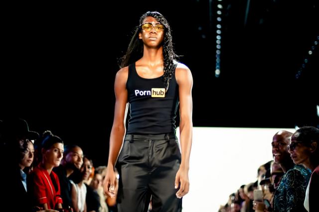 擅长“搞颜色”的P站，已经越来越像哔哩哔哩了？究竟谁抄袭谁？