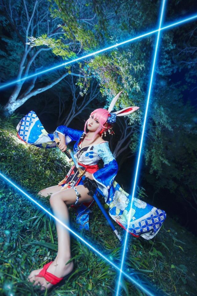 崩坏三：八重樱超酷cos，肤白胜雪美如画，满屏激光特效神级还原