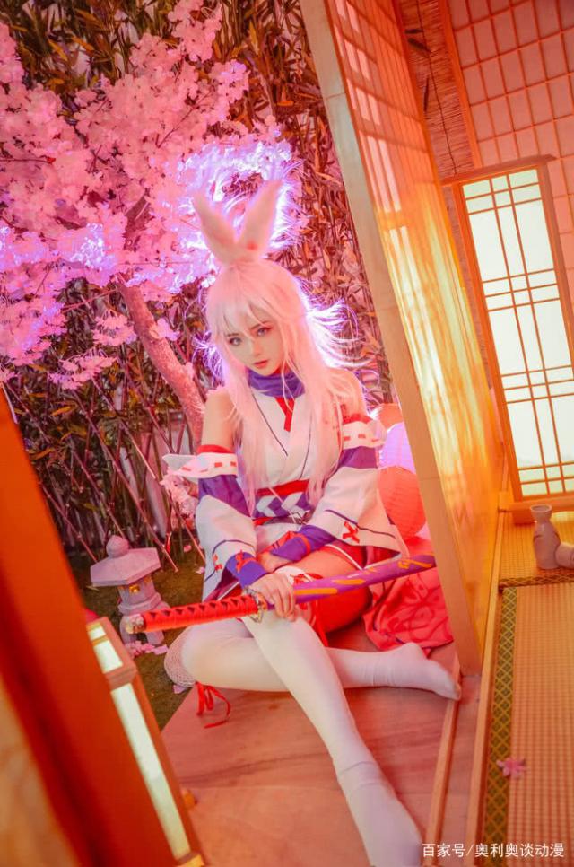 崩坏2八重樱cos:小姐姐的颜值打100分都不够,网友:腿长有1米!