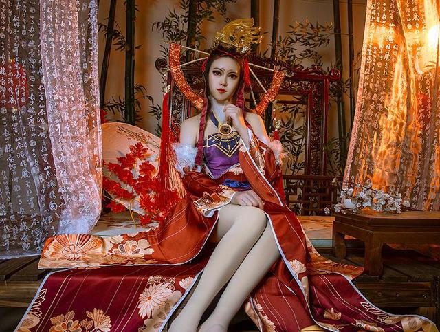 六组国漫女王COS大比拼，美杜莎被官微转发，比比东神颜值太逼真