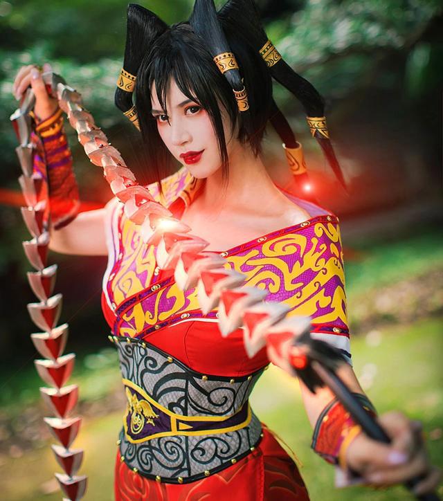 六组国漫女王COS大比拼，美杜莎被官微转发，比比东神颜值太逼真