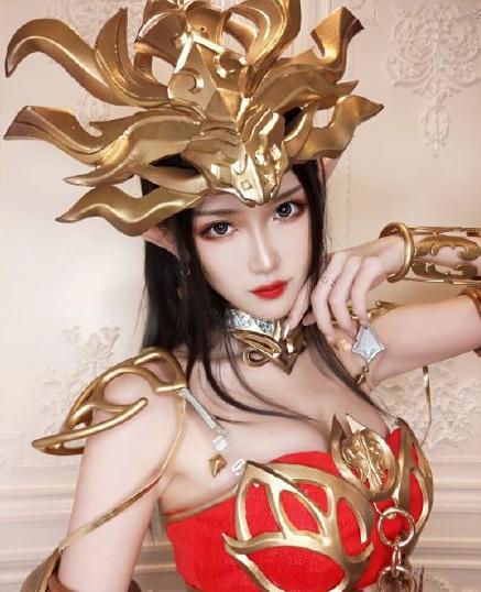 斗破苍穹：腐团儿COS美杜莎女王，颜值与气质并存，堪称巅峰之作