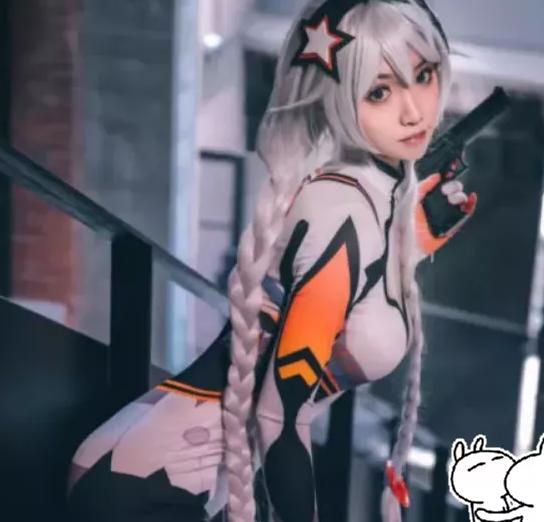 05后COS琪亚娜走红，当她抬腿的那刻，网友：这谁顶得住？