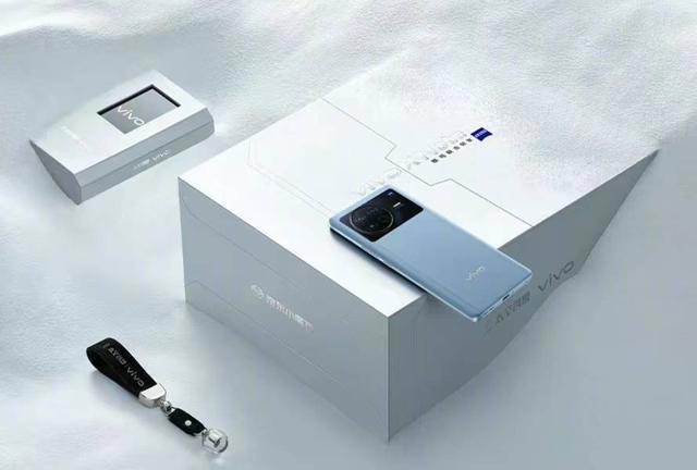 通讯Plus·行业深度｜不止出圈花样IP联名为手机增值赋能