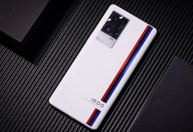 通讯Plus·行业深度|不止出圈花样IP联名为手机增值赋能