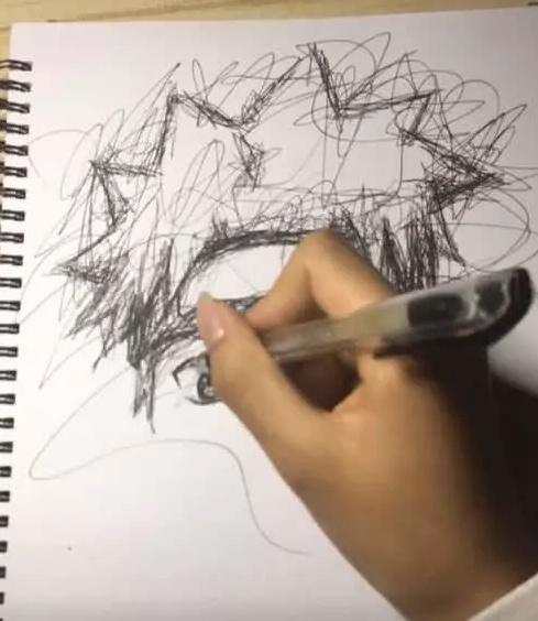 美术生乱画鸣人头像，成品却让人惊艳，网友：强迫症表示受不了