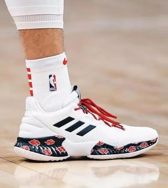 继晓组织后，《火影忍者》中的鸣人和佐助也成功登上了NBA赛场！