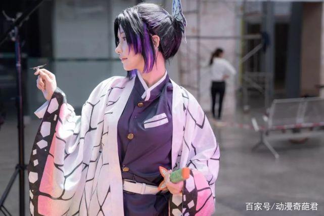 鬼灭之刃至今最神还原的CosPlay蝴蝶忍，看到真人瞬间沦陷了！