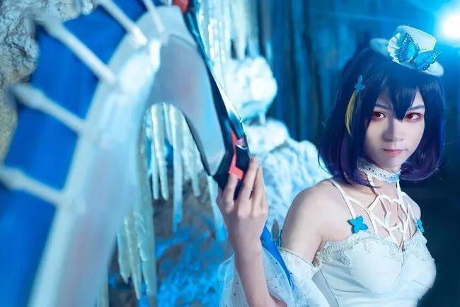 崩坏3：小哥哥COS布洛妮娅，网友：这腿是真实存在的吗？