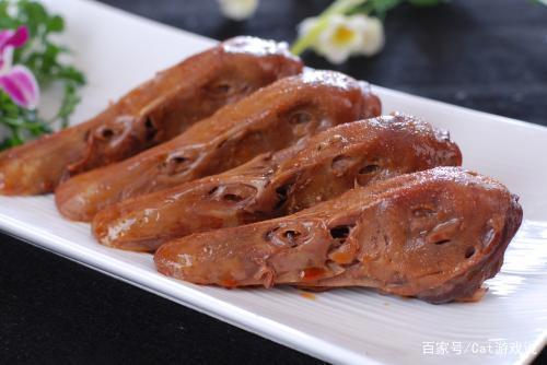 崩坏三:布洛妮娅已经这么久没新皮肤了?黑鸭没皮肤太正常