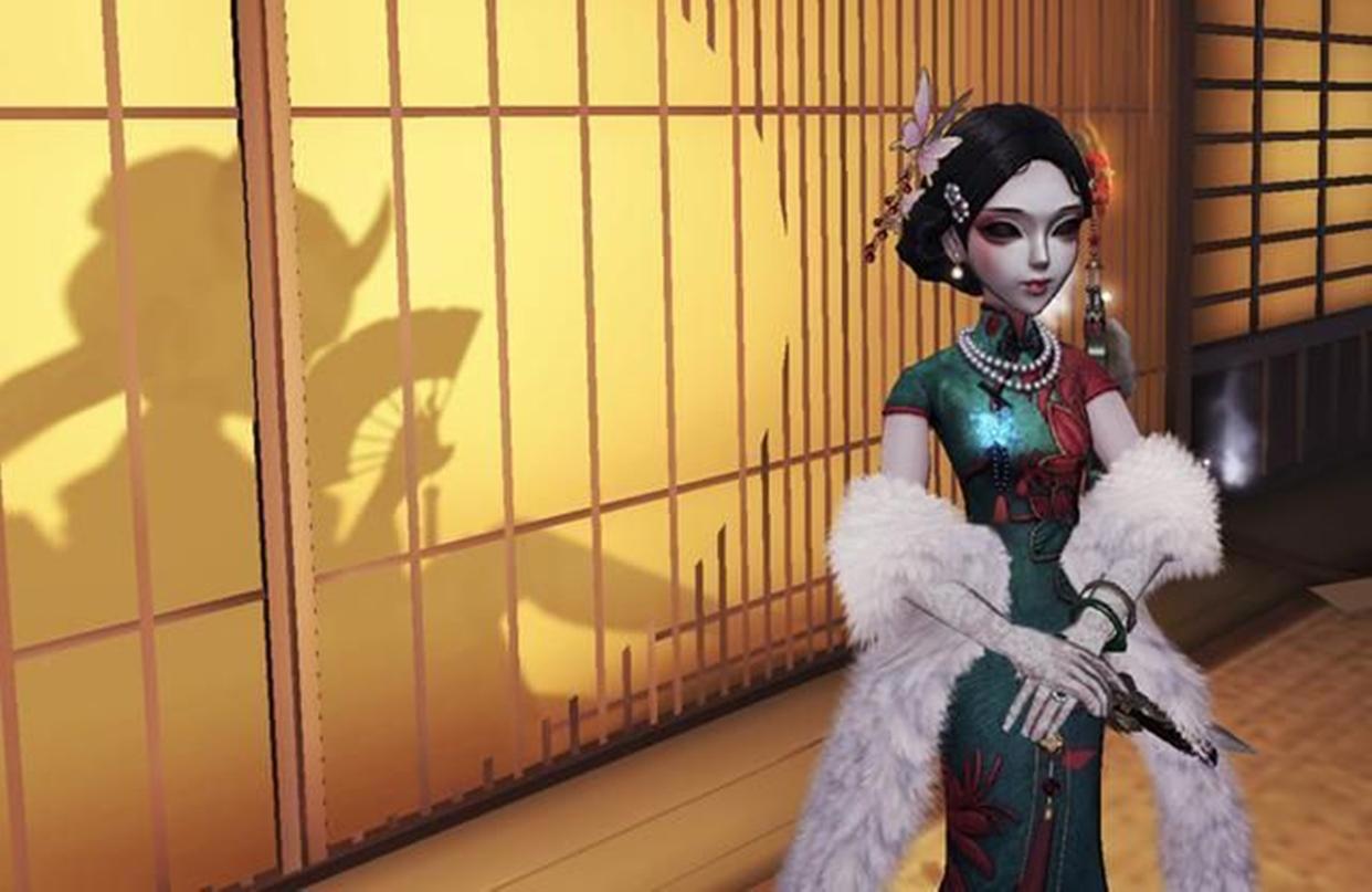 第五人格：红蝶有七款高级皮，白孔雀却是很多人退游时的最后记忆