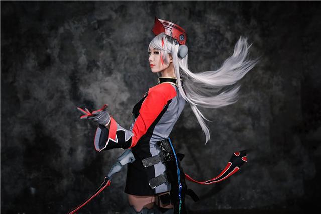 你的舰娘老婆！韩国美女Cos《碧蓝航线》欧根亲王