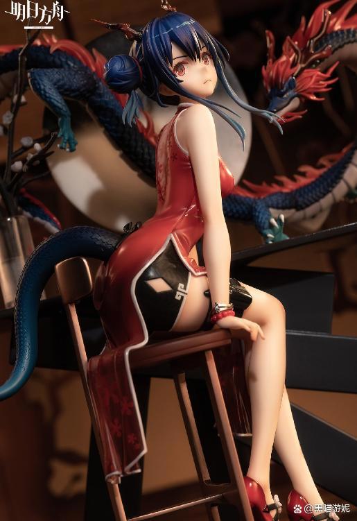 明日方舟六星近卫陈:岁红霞手办官图更新头上的龙角实际是把手